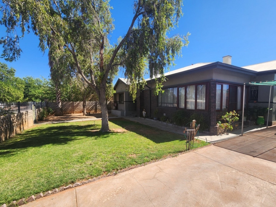 4 Bedroom Property for Sale in Die Rand Northern Cape